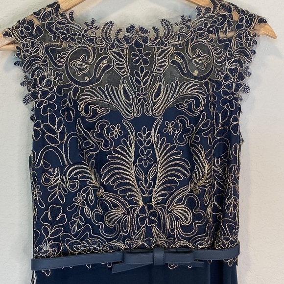 Tadashi Shoji Navy/Gold Sleeveless Gown - Size 6 - Picture 2 of 12